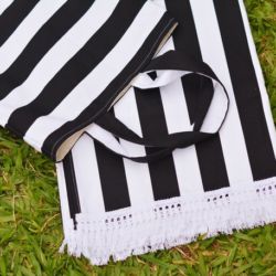 Manta de picnictela Loga con flecos ,incluye bolso de picnic para traslado y para llevar a todo lugar,ideales para disfrutar de la plaza, la playa, el parque, la piscina o el lugar que prefieras.,fáciles de lavar y transportar,para Campañas Publicitarias con o sin Logo,disponible en diez diseños diferentes que puedes elegir escríbenos contacto@vxmventaspormayor.cl manta de picnic