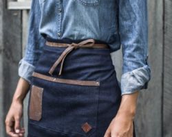 Ficha técnica: Mandil de mezclilla con aplicaciones de cuero natural o cuerina plástica.
Delantal mezclilla de calidad con aplicaciones en cuero natural o cuerina.
Se encuentra disponible en color azul y negro.
Usos: sus usos son varios, pechera parrillera, regalo publicitario.regalos corporativo,Ropa de trabajo,Cocina etc.
Lavados:se recomienda lavar sola sin secadora.
Fono ventas :22-7244928 99-6569117
contacto@vxmventaspormayor.cl Mandil de cocina