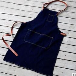 Ficha técnica: pechera de mezclilla con aplicaciones en tirantes de cuero natural o cuerina plástica.
Delantal mezclilla de calidad con tirantes de cuero natural y cuerina plástica,con tirante ajustable para mayor adaptabilidad y comodidad.
Se encuentra disponible en color azul y negro.
Usos: sus usos son varios, pechera parrillera, regalo publicitario.regalos corporativo,Ropa de trabajo,Cocina etc.
Lavados:se recomienda lavar sola sin secadora. Pechera de cocina