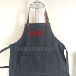 Pechera de jeans y cuero ,regalo corporativo ideal y uniforme para restaurantes y empresas,para protección de ropa,
tela resistente,con tirante de cuero y pasador plástico para un mayor ajuste. Pechera de jeans y cuero,regalo corporativo y uniformes