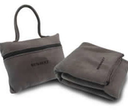 set de viaje,frazada de viaje + bolso de polar para traslado,disponible en mas de 20 colores. mantas de polar por mayor