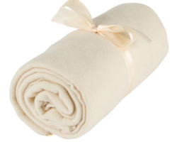 Ficha técnica: Manta de polar, Frazada de polar.
Descripción; Tela polar de calidad, durabilidad, Frazada térmica, tela polar ecológica
Terminación orillada overlock.
Medidas: Frazada polar se encuentra disponible en todas las medidas
65x1.50 -100x1.50 -130x1.50- 190x1.50 -190x1.00 -2.00x1.50.
Presentación cinta raso.
El valor varía dependiendo de la medida.
Se encuentra disponible en más de 20 colores, frazada térmica de polar
Se puede bordar o estampar según elección.
Almohada de viaje: Almohada de viaje de tela polar relleno algodón sintético, almohada de viaje
Disponible en más de 20 colores para elegir, se puede bordar o estampar.
Usos: Frazada polar o Manta polar sus usos son variados , usos publicitarios, regalos publicitarios,
Para viajes, regalos corporativos, para restaurantes y café, eventos y matrimonios, empresas de viaje, aerolíneas, Hoteles, Clínicas son multiuso por su alto valor térmico.
Lavados: se recomienda lavar sola sin otras prendas, se puede secar en la secadora.
Fono ventas: 22-7244928 +56996569117 Manta polar bordada